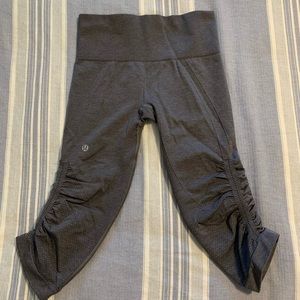 Lululemon Wunder Under  cropped leggings